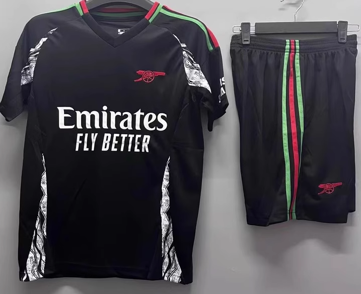 https://www.nogometnizaotroke.com/wp-content/uploads/2025/05/Arsenal-dres.png