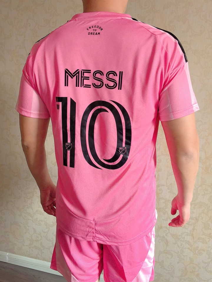 https://www.nogometnizaotroke.com/wp-content/uploads/2025/05/Inter-Miami-CF-dresi-2025-2026.png