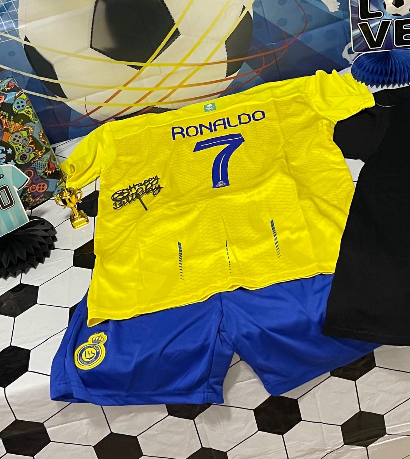 https://www.nogometnizaotroke.com/wp-content/uploads/2025/05/Nogometni-dresi-kompleti-za-otroke-Al-Nassr.jpg