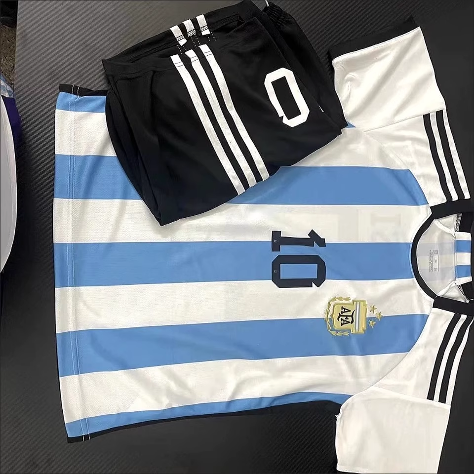 https://www.nogometnizaotroke.com/wp-content/uploads/2025/05/Nogometnih-dresov-komplet-Argentina.png