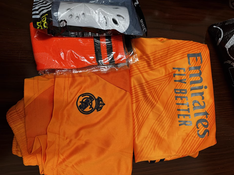 https://www.nogometnizaotroke.com/wp-content/uploads/2025/05/Real-Madrid-Dresi-2024.png