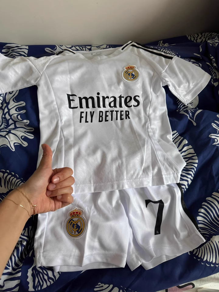 https://www.nogometnizaotroke.com/wp-content/uploads/2025/05/Real-Madrid-dresi.png