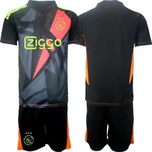 Najcenejši Otroške Nogometnih dresov Ajax Vratar 2024-25 črna z lastnim tiskom